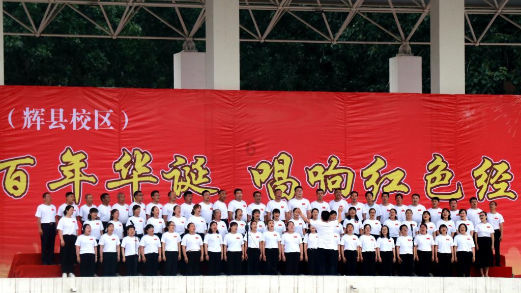 搭乘神舟十六号的8696粒稻虾米种子完成交接