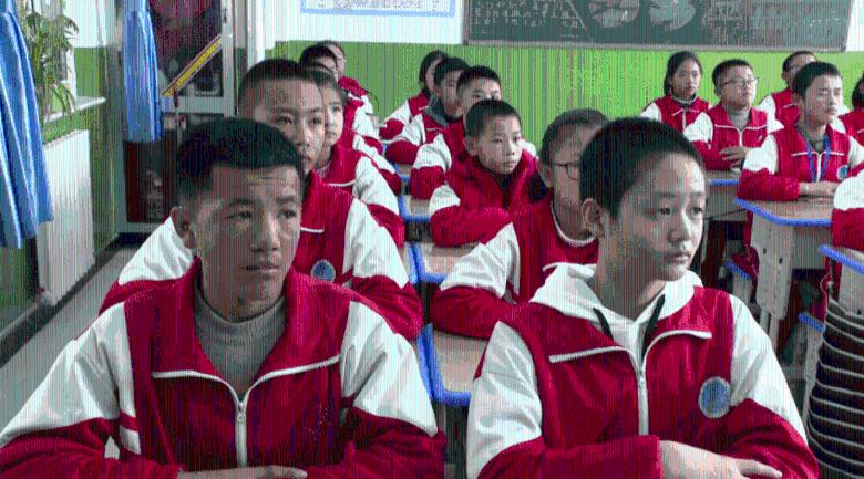 苏菲亚和安伯的休闲装