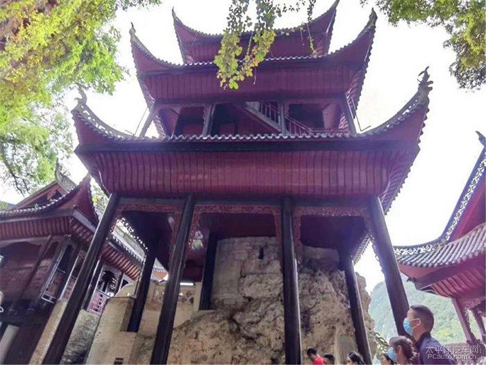 逃离黄金城堡