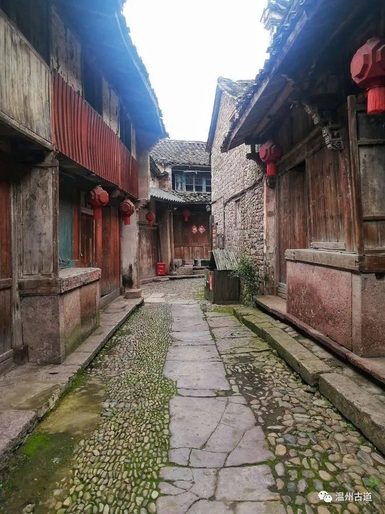 厨房灶台台面用大理石，人造石和不锈钢的哪个好？有何优缺点？