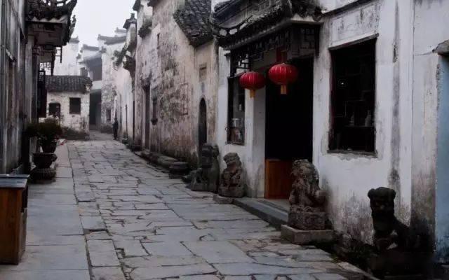 时尚芭比做美甲